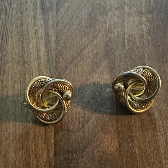 Vintage Hattie Carnegie Gold and Silver Knot Clip On Earrings - Picture 2 of 7